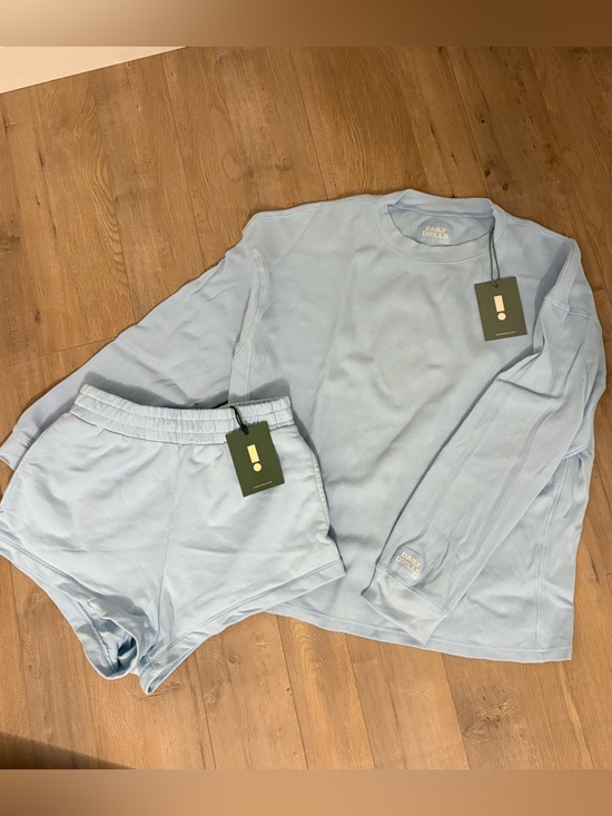 Daily Drills Tops - NWT Daily Drills Oversized Thermal with super short- Powder